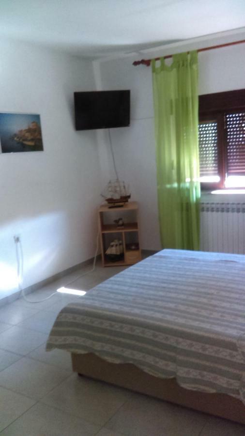 Ruza I Natalija Apartment Karlobag Exterior photo